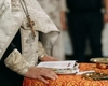 Când sunt Moșii de toamnă 2025: Ce alimente nu trebuie să lipsească din pomana oferită de Sâmbăta Morților, conform preotului