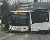 Imaginea zilei la Iași! Două autobuze de la CTP au rămas blocate în stația Podul de Piatră. Unul dintre șoferi a trebuit să facă o manevră peste peronul unde așteptau călătorii