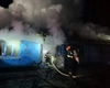 Incendiu puternic la o anexă gospodărească din satul Vulturi. Un bărbat a ajuns la spital cu arsuri