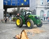 Fermierii belgieni protestează cu cartofi prăjiți în fața Parlamentului European împotriva acordului UE–Mercosur