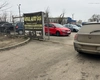 Revolta comercianților de la Târgul Auto din Iași, după ce s-au trezit cu poarta închisă cu lacăt. Directorul EcoPiața: „Nu mai puteam trece cu vederea golăniile care se fac acolo” 