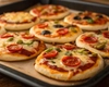 Mini pizza – Rețetă pentru gustări rapide și delicioase, ideale pentru orice ocazie