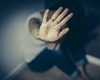 Bărbat arestat după ce și-ar fi agresat partenera în fața copilului. Femeia a fugit și s-a ascuns într-o parcare