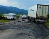Accident mortal după o depășire neregulamentară, în apropiere de Săcele. Mașina unui tânăr s-a izbit frontal de un TIR