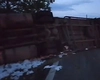 TIR răsturnat pe Valea Oltului, după ce a pătruns pe sensul opus! S-au format cozi de mașini de 10 km
