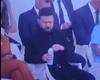Volodimir Zelenski, ironizat după ce a rupt dopul unei sticle de plastic la parada de la Paris. „A amânat cu 15 ani aderarea Ucrainei la UE”