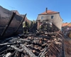 Incendiu puternic în centrul istoric al Sibiului. Trei clădiri au fost afectate, iar o femeie a ajuns la spital