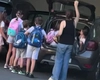 Peste 10 copii, înghesuiți într-o mașină, unii în portbagaj. Explicația directoarei unui after-school: „Copiii au dorit să încerce”