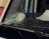 Ambulanță atacată cu toporul și pietre după un zvon de pe TikTok. Opt persoane, trimise în judecată
