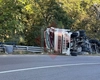 TIR încărcat cu floarea-soarelui, răsturnat în curbă în comuna Bârnova – UPDATE