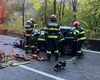 Accident pe Valea Oltului, la Brezoi. Un tânăr de 18 ani a rămas încarcerat după impactul cu un autocamion. Traficul a fost blocat pe DN7