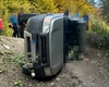 Doi soți de 80 și 78 de ani, găsiți morți într-o mașină răsturnată pe un drum forestier, în apropiere de Valea Doftanei