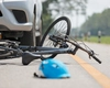 Copil de 11 ani, mort după ce a căzut de pe bicicletă! Băiatul s-a stins pe o stradă din Alba!