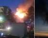Incendiu uriaș la un bloc din Suceava: Mansarda este înghițită de flăcări. Oameni evacuați