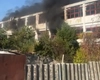Incendiu puternic în Tileagd. Flăcările au cuprins 100 de metri pătrați dintr-un depozit de mobilă