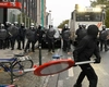 Violențe la protestele din Bruxelles! S-au aruncat cu sticle și bucăți de lemn în polițiști