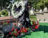 Ultima „fiță” la Cimitirul Eternitatea din Iași! A apărut un cod QR la mormântul lui Costel Corduneanu. Odată scanat, poți vedea videoclipuri cu acesta și poți asculta melodii de jale, dedicate lui – FOTO/VIDEO