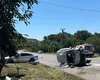 Accident rutier la Ciortești! Un autoturism s-a izbit puternic de un cap de pod. Mai multe persoane au fost rănite – FOTO