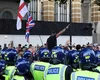 Proteste în Marea Britanie după ce trei fete au fost ucise într-un atac. Mama uneia dintre victime a rugat oamenii să „oprească violența” – LIVE VIDEO