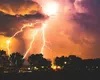 Cod portocaliu de furtuni în aproape toată România! Ploi torențiale și descărcări electrice în aceste județe