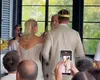 Imagini de la nunta actriței Ilona Brezoianu. S-a căsătorit religios cu Andrei într-un decor special, cu multe lămâi, lângă piscină