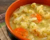 Supă de conopidă. Cum prepari acest preparat îmbogățit de legume și zarzavaturi