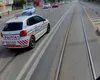 Tupeul golănesc al polițiștilor din Iași! Au pornit luminile girofarului ca să depășească un tramvai oprit în stație. Iată imaginile surprinse live