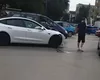 Accident rutier în Nicolina! O Tesla a fost lovită de un șofer care nu a acordat prioritate. Iată momentul impactului