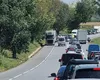 Filmul accidentului de pe Europeană! O tânără de 18 ani a fost izbită de TIR. Motocicleta pe care se afla a ajuns pe contrasens, unde a mai fost o dată acroșată de un alt camion. Cum a scăpat femeia cu viață?