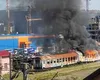 Incendiu în gara din Cluj! Un vagon dezafectat a luat foc, iar flăcările s-au extins la o magazie din apropiere – FOTO, VIDEO