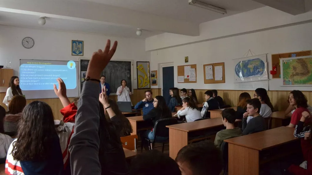 Proiect de IMPACT in randul tinerilor din Iasi legat de efectul DROGURILOR derulat de Colegiul National Iasi - GALERIE FOTO