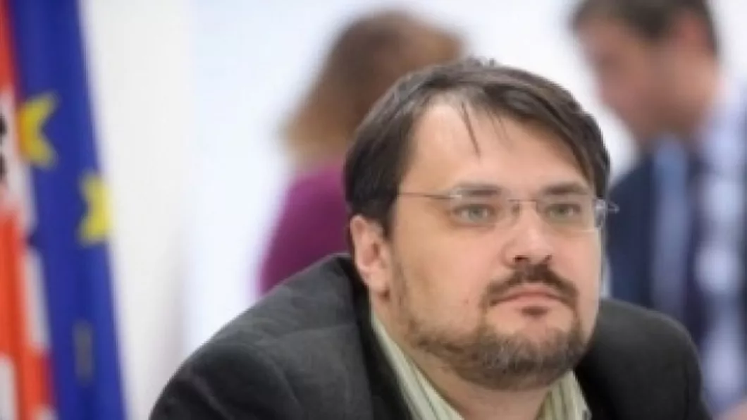 Cristian GhineaUSR ministrul Fondurilor Europene susţine că salariul minim va ajunge la 3000 de lei în condiţiile în care ultima majorare a fost de... 40 de lei