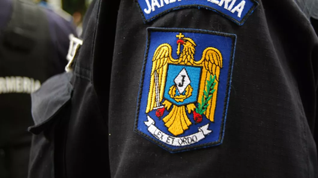 Descoperire şocantă în Ilfov. Ce a găsit un jandarm în punga unui bărbat - FOTO