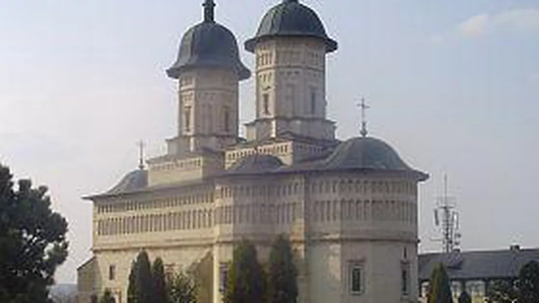 Un taram de tacere Manastirea Cetatuia