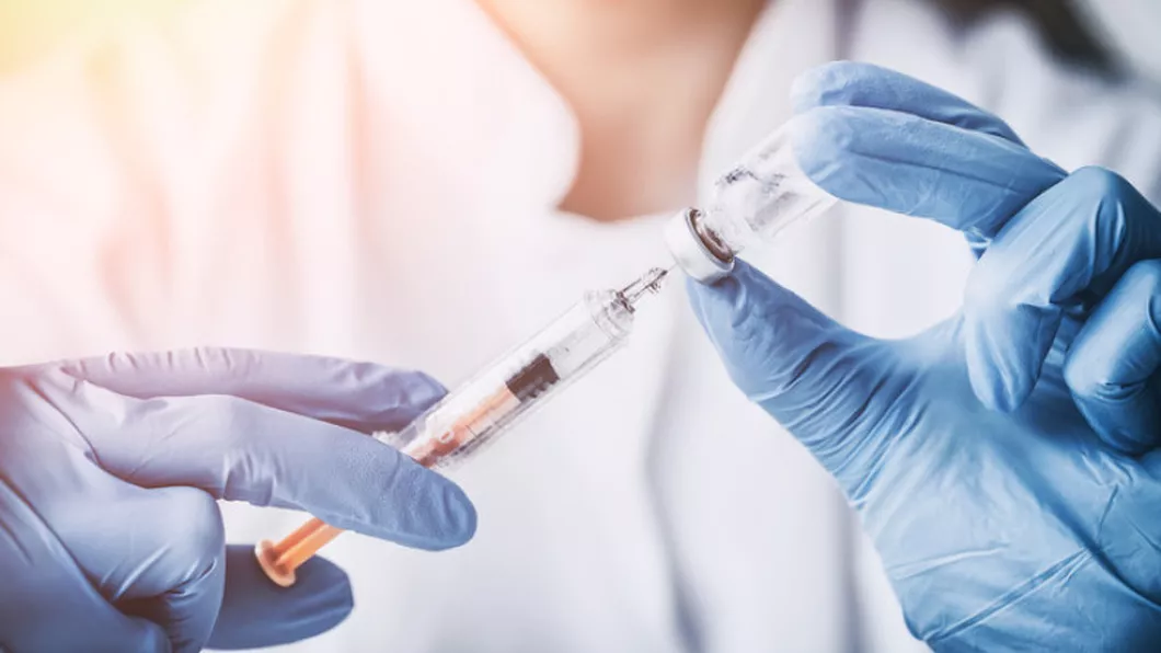 Italia se pregătește pentru vaccinul anti COVID-19 Cumpără la licitație 100 de milioane de seringi