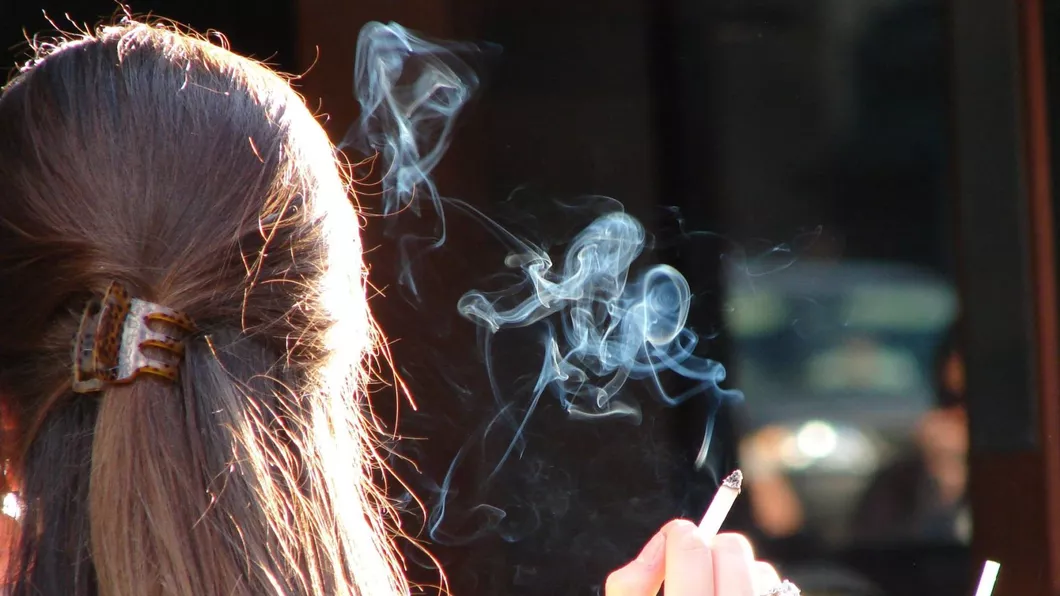 Cum scapi de mirosul de tigara din casa. Sfaturi simple care te ajuta sa elimini acest miros neplacut