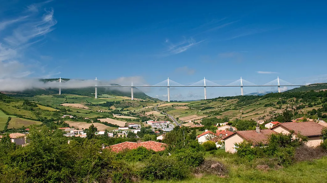 Viaductul Millau - Podul RECORDURILOR - FOTO