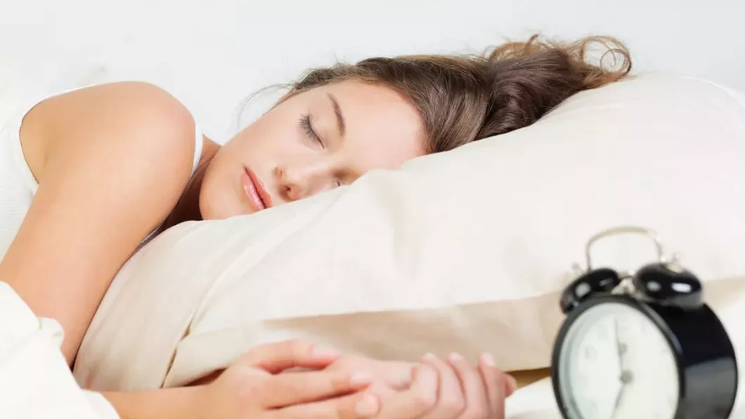 Câte ore de somn sunt necesare în funcție de vârstă. Iată ce afecțiuni cauzează dormitul insuficient sau în exces