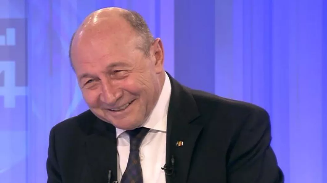 Traian Băsescu râde de Klaus Iohannis pentru că a fugit de dezbatere Eu aş accepta vreo 10 dezbateri cu Dăncilă