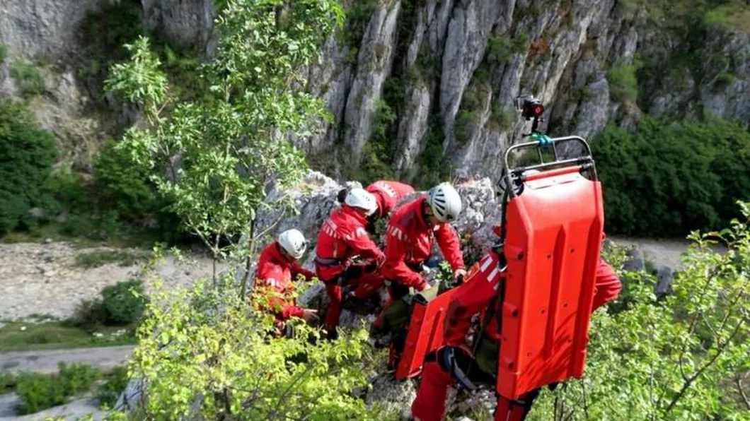 Intervenție de urgență în Masivul Parâng. O femeie a căzut 30 de metri într-o vale