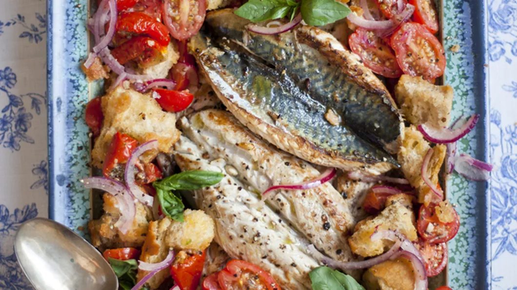 Dezlegare la peşte - Macrou la cuptor cu usturoi şi ierburi
