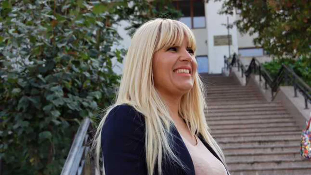 Elena Udrea ipostază de sărbători Crăciun fericit împreună cu cei pe care îi iubiţi - FOTO