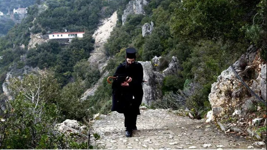 Tragedie la muntele Athos A fost găsit mort cu icoana Maicii Domnului în mână