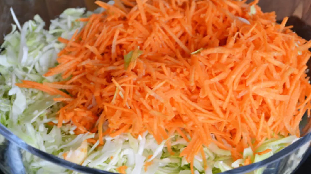 Te ajută să slăbești rapid fără prea mult efort  Salată cu varză morcov și țelină