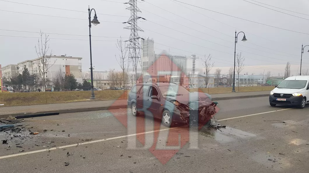 EXCLUSIV Accident în Iași. Au fost implicate două autoturisme - FOTO VIDEO