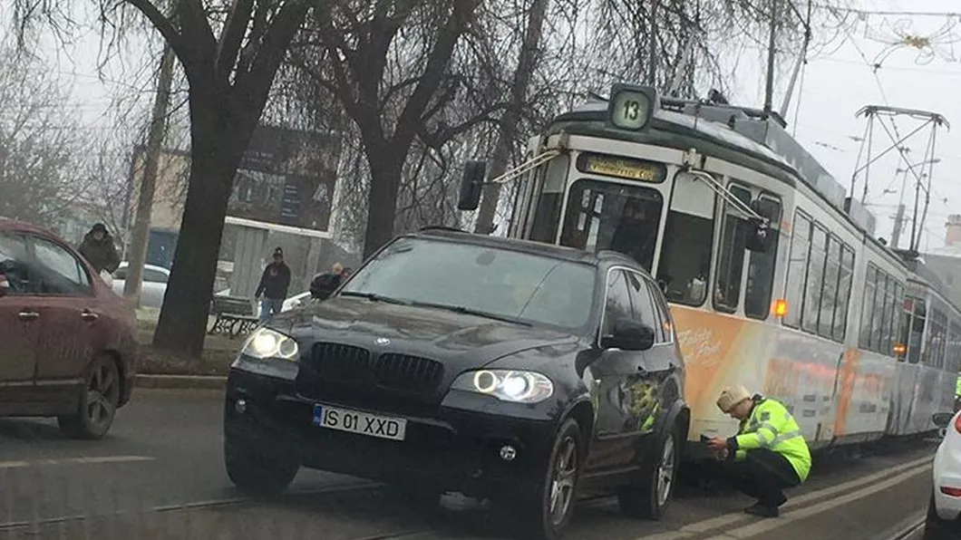 Războiul continuă BMW vs tramvai la Iaşi Ce s-a întâmplat