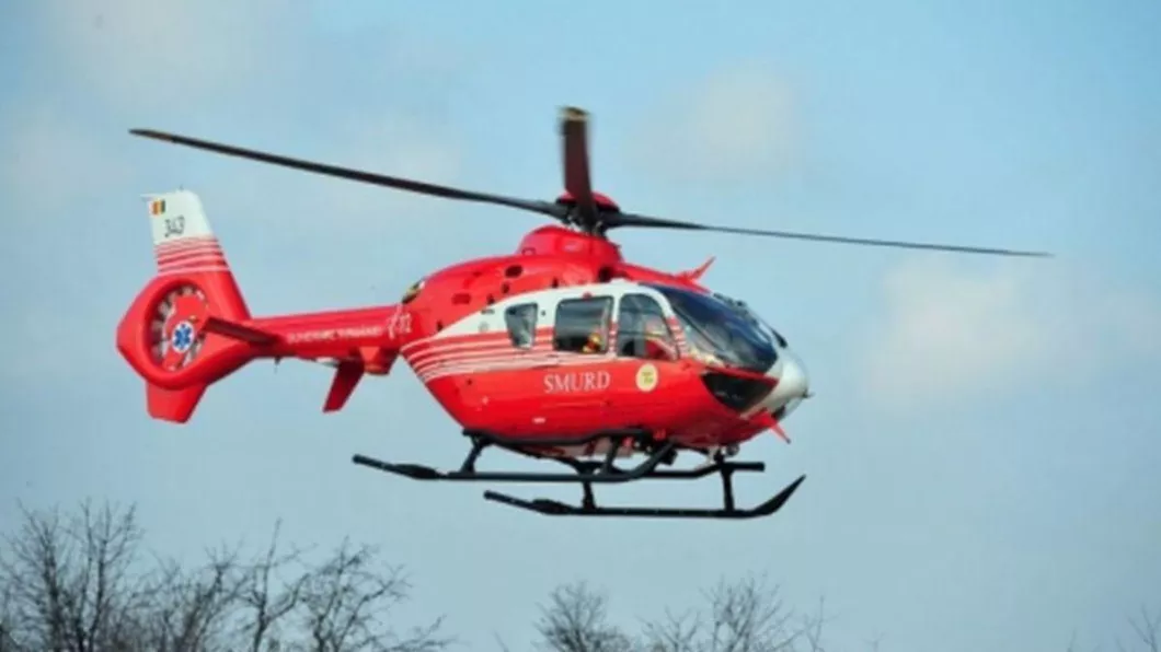Elicopterul SMURD Iaşi intervine de urgenţă la Roman. Un pacient ar fi făcut infarct - EXCLUSIV