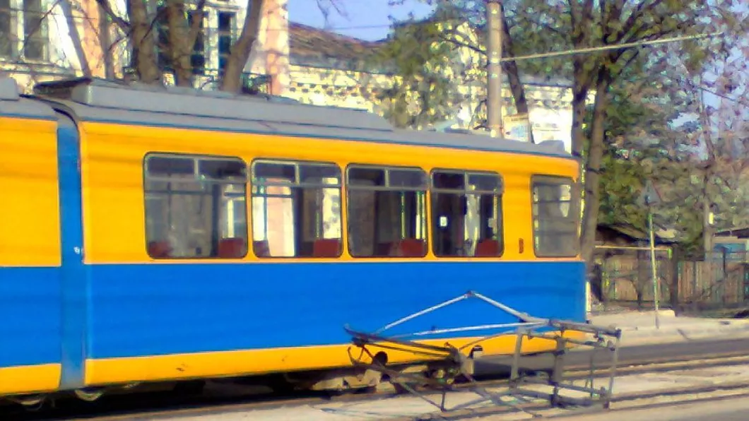 Circulația tramvaielor blocată în zona CUG din cauza incidentelor pe calea de rulare