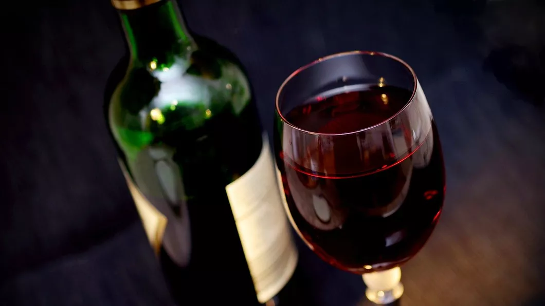 Vinul roșu medicamentul natural care ține bătrânețea și cancerul la distanță