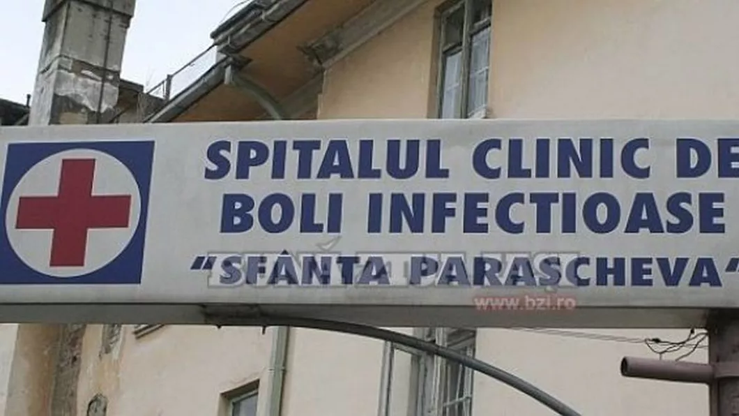 Gripa și coronavirusul au băgat spaima în ieșeni Sute de tineri s-au înghesuit pe holurile unui spital din Iași Nu au vrut să plece fără tratament